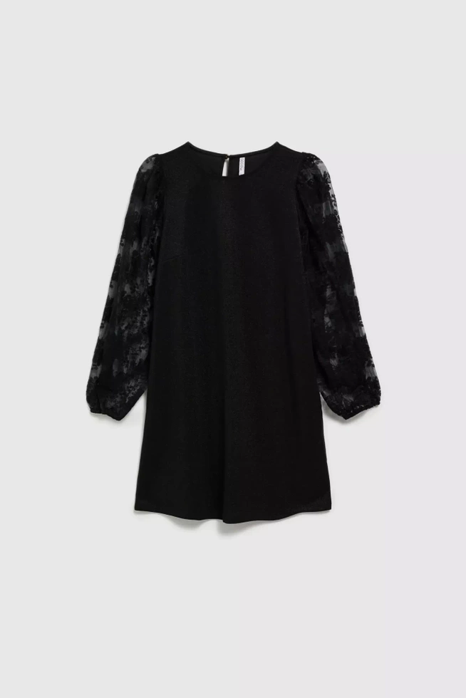 Sukienka z ażurowymi rękawami