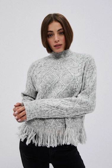 Sweter z golfem i frędzlami