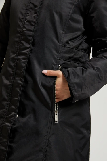 Zimowa kurtka z futrzanym kapturem czarna