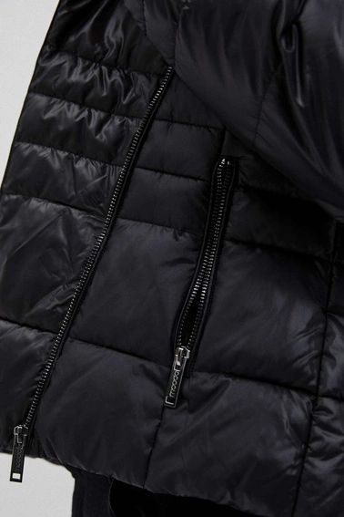 Krótka pikowana kurtka czarna