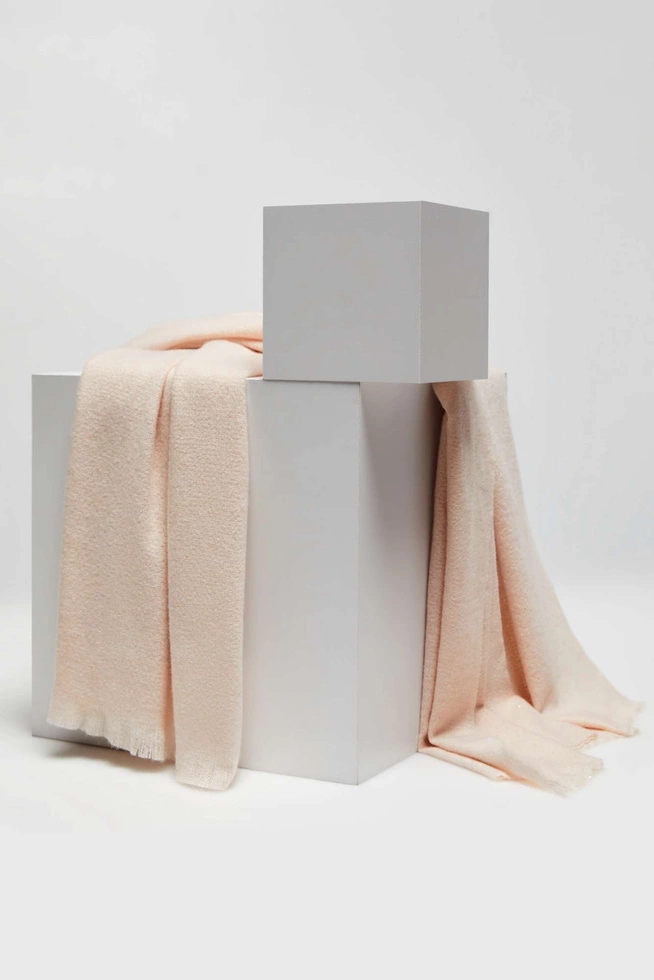 Gładki szalik pudrowo-różowy