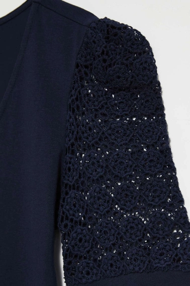 Bluzka z ażurowymi rękawami granatowa