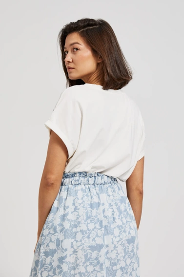 Bluzka z kieszonką i okrągłym dekoltem biała