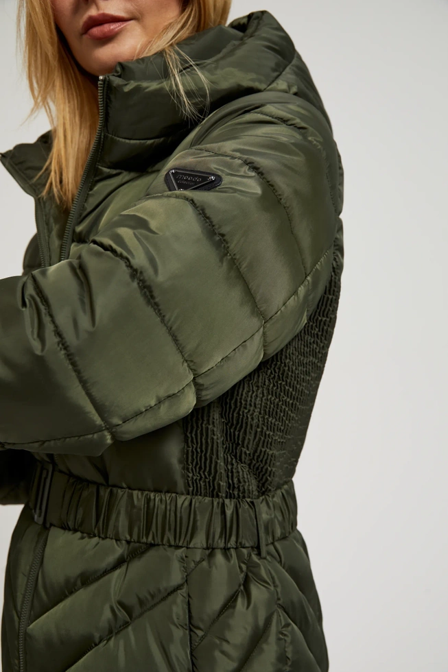 Pikowana kurtka z paskiem oliwkowa