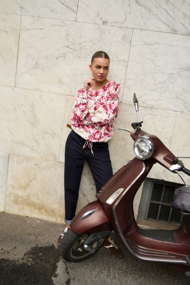 Bluza w kwiaty różowa