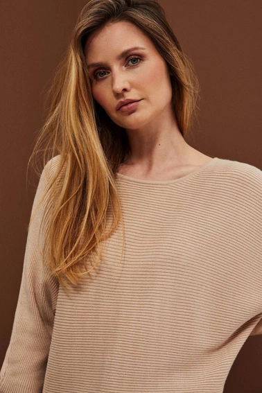 Sweter typu nietoperz beżowy