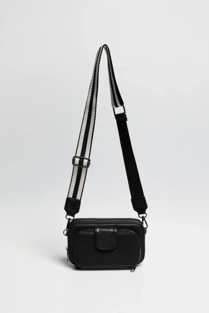 Torebka na szerokim pasku czarna