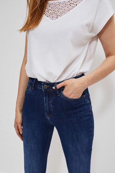 Proste jeansy z przetarciami