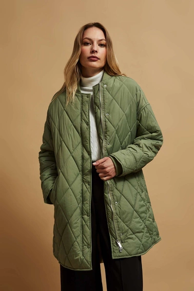 Długa pikowana kurtka oliwkowa