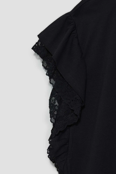 Bluzka z falbaną na ramionach czarna