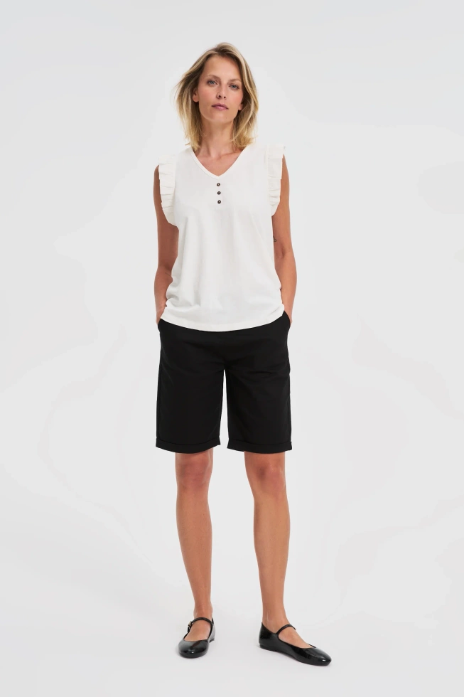 Bluzka z falbaną na ramionach biała