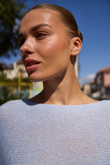 Cienki sweter błękitny