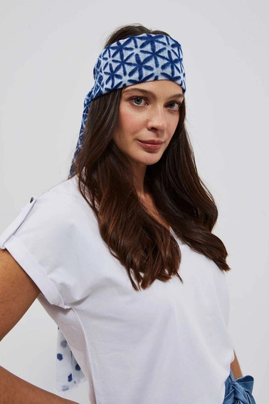 Wzorzysty szal niebieski