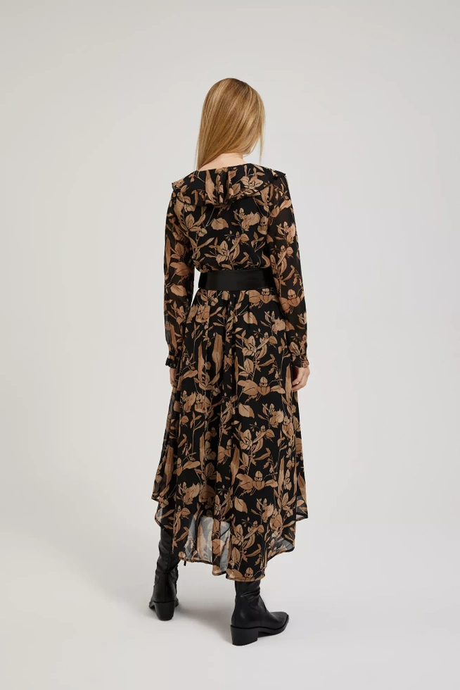 Sukienka z rozkloszowanym dołem i kwiatowym nadrukiem czarna