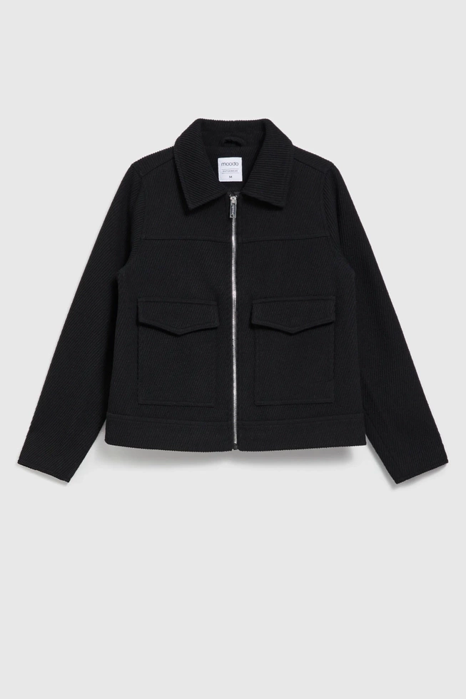 Kurtka z dużymi kieszeniami czarna