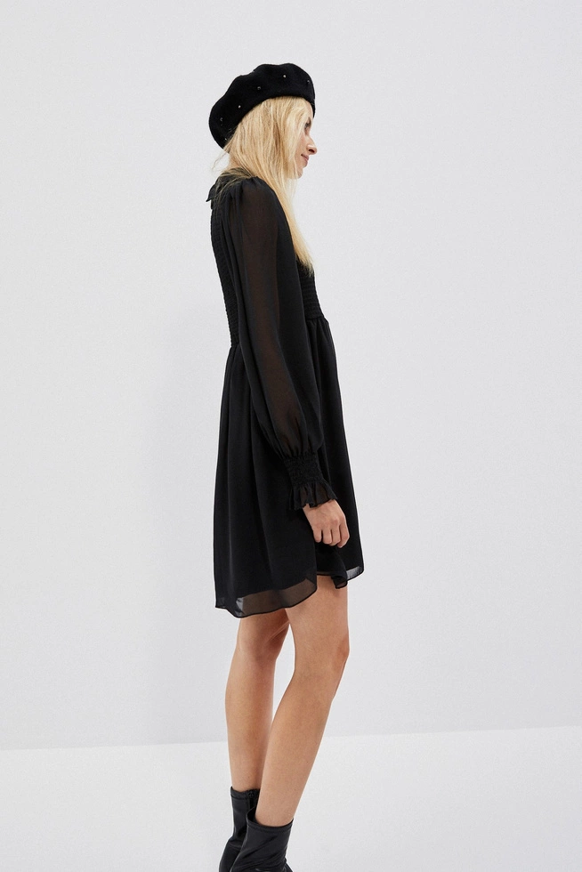 Sukienka z bufiastymi rękawami i kołnierzykiem czarna