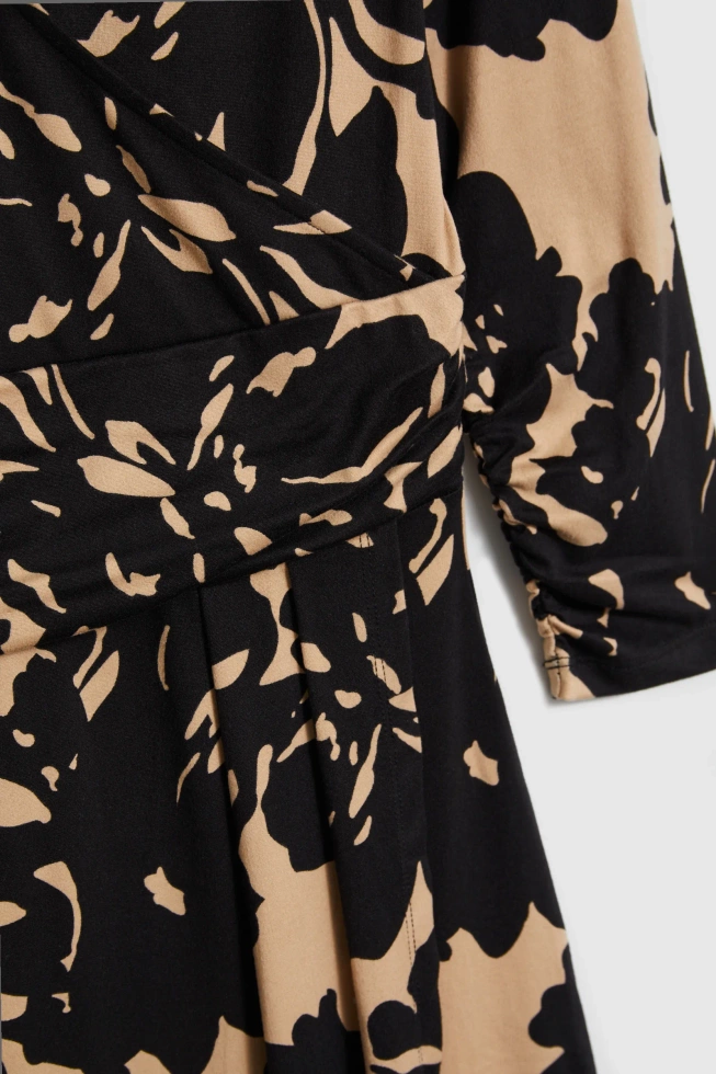 Wzorzysta sukienka czarna