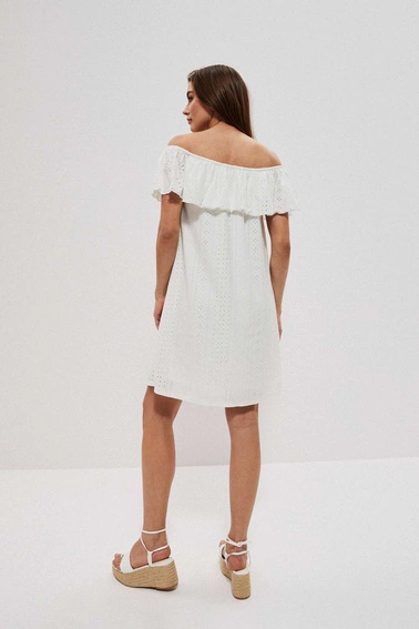 Ażurowa sukienka z odkrytymi ramionami perłowa