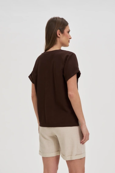 Bluzka z guzikami na dekolcie brązowa