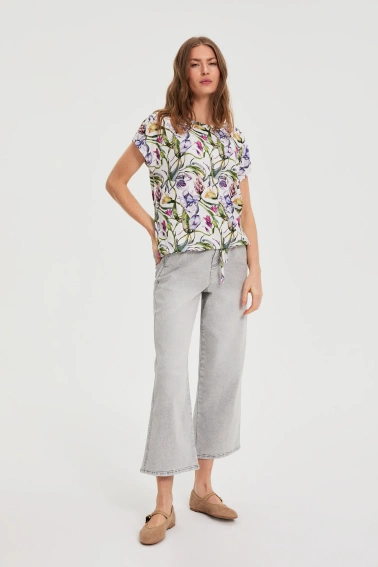 Bluzka w kwiaty biała