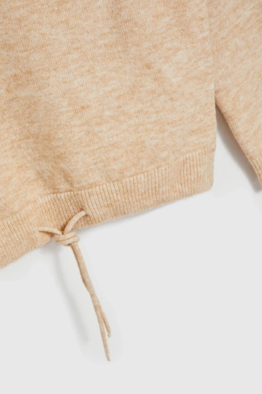 Sweter z okrągłym dekoltem i wiązaniem w pasie beżowy
