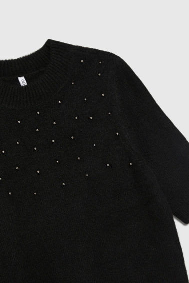 Sweter ozdobiony koralikami czarny