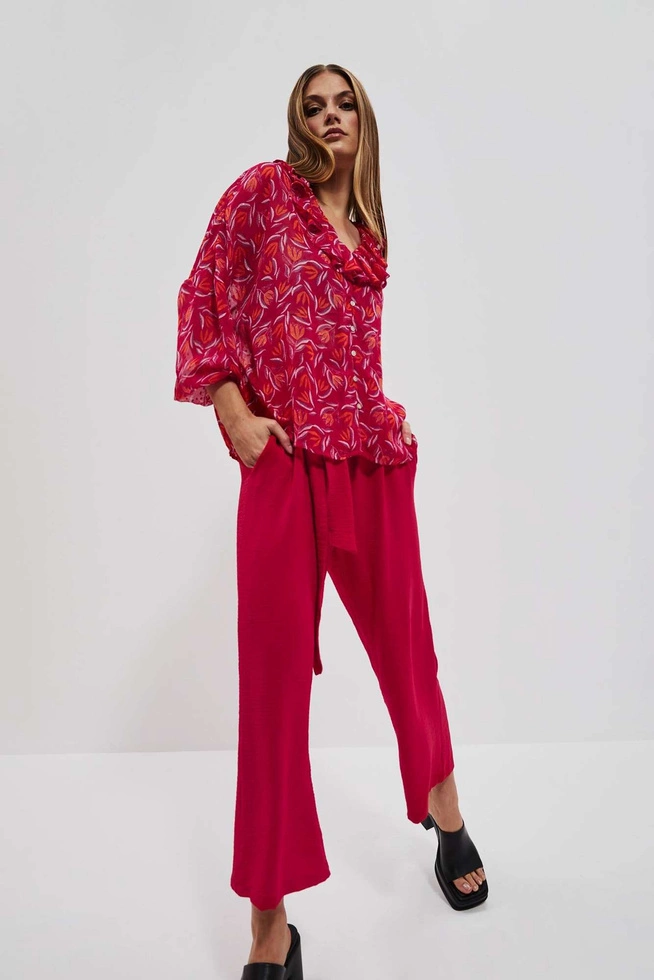 Koszula z falbaną na dekolcie