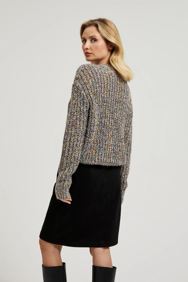 Sweter ozdobiony kolorową nitką szary