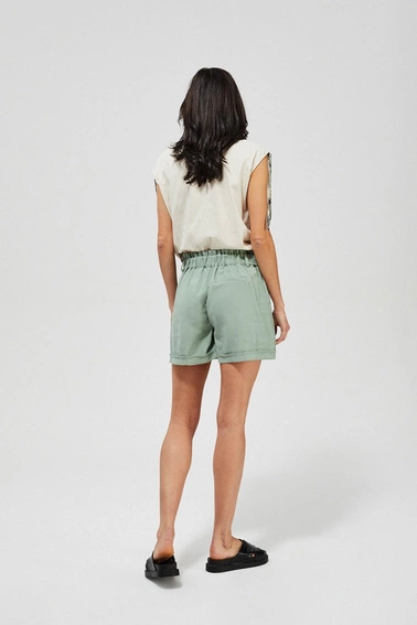 Szorty z wiskozy z wiązaniem pistacjowe