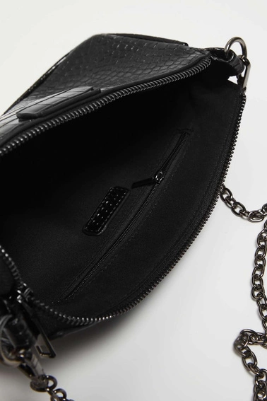 Torebka na ramię z imitacji weżowej skóry czarna