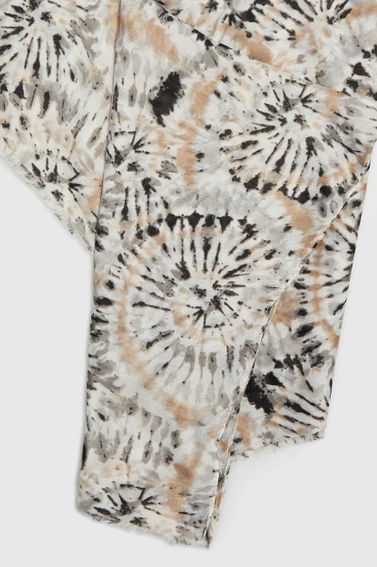 Wzorzysty szal beżowy