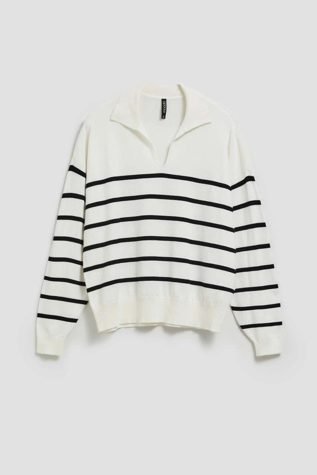 Sweter w paski z kołnierzykiem perłowo-czarny