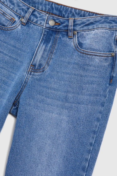 Gładkie jeansy boyfriend niebieskie