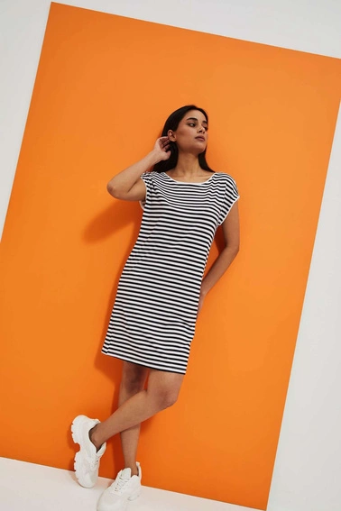 Prosta sukienka w paski