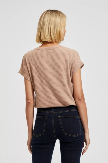 Bluzka o prostym fasonie beżowa