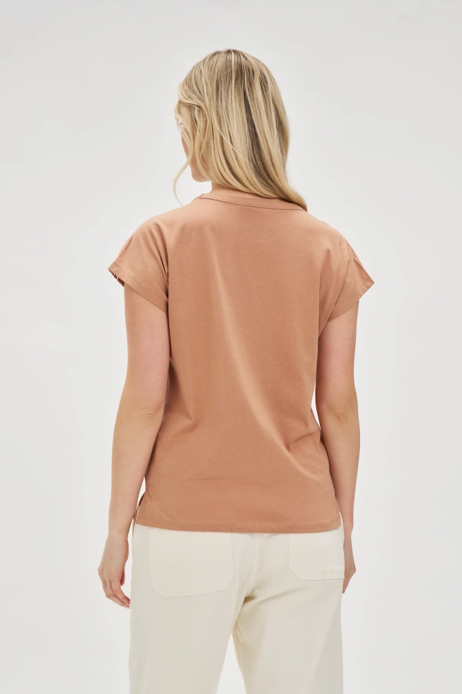 Bawełniany t-shirt z kieszonką brązowy