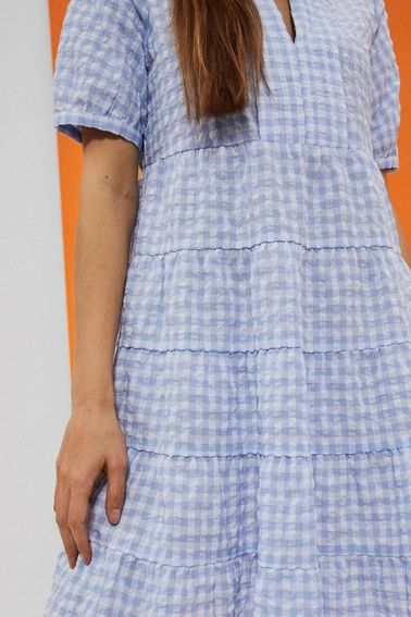 Rozkloszowana sukienka w kratę