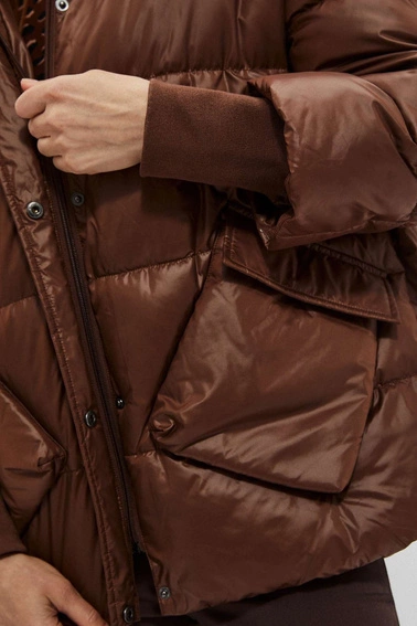 Pikowana kurtka z kołnierzem kasztanowa