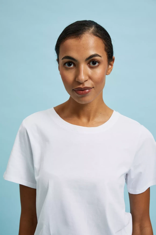 Gładka bluzka z okrągłym dekoltem biała