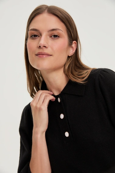 Sweter z kołnierzykiem czarny