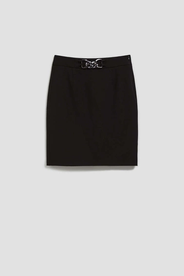 Spódnica z ozdobnym paskiem