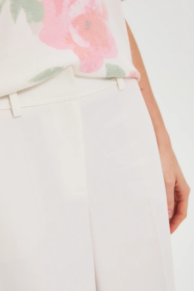 Spodnie z szerokimi nogawkami w kant białe