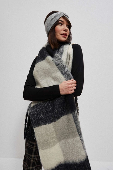 Szal w dużą kratę z frędzlami czarny