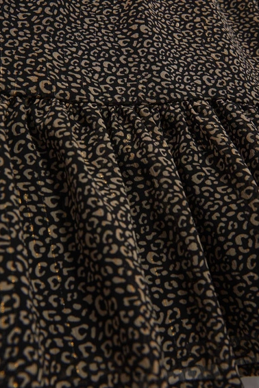 Sukienka z printem i falbaną 