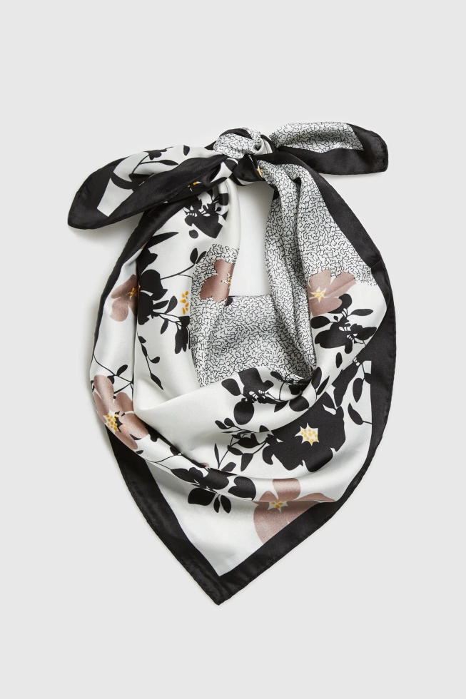 Apaszka w kwiaty czarna