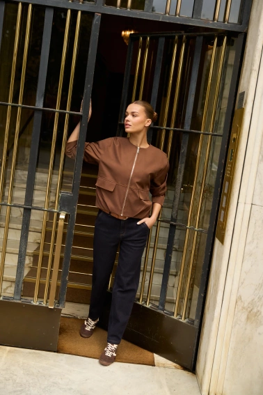 Krótka kurtka brązowa 