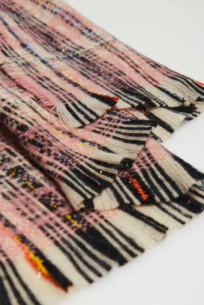 Szalik w kratę z metaliczną nitką różowy