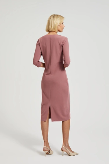 Gładka sukienka z dekoltem w serek pudroworóżowa