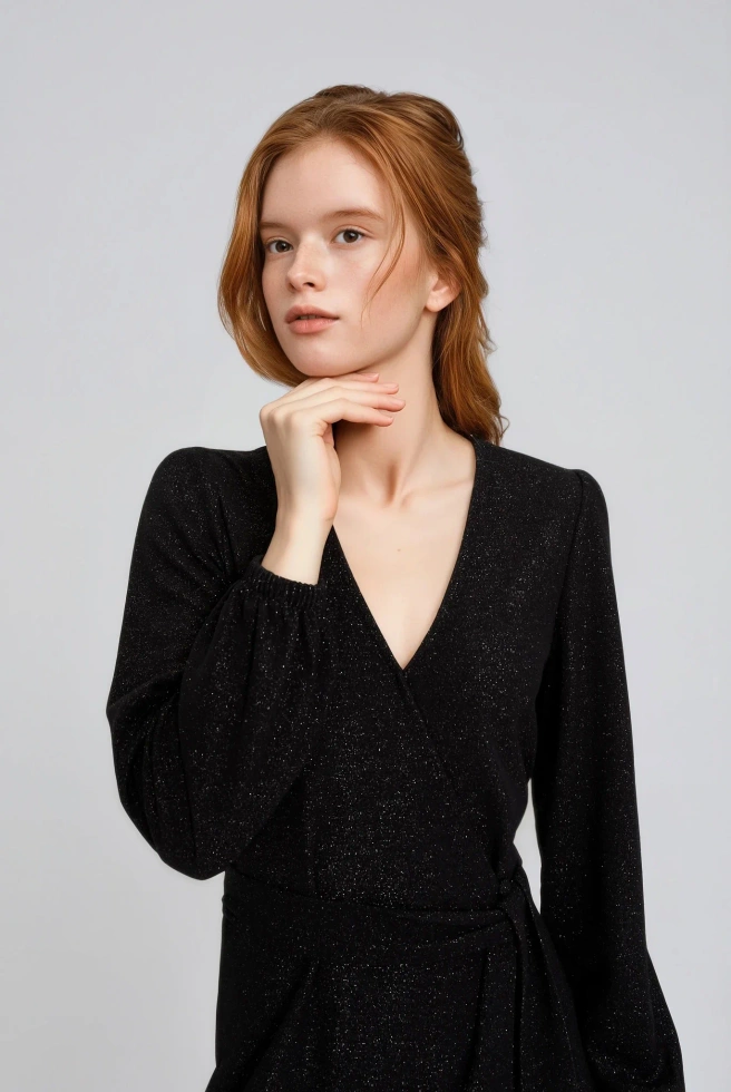 Sukienka z dekoltem czarna