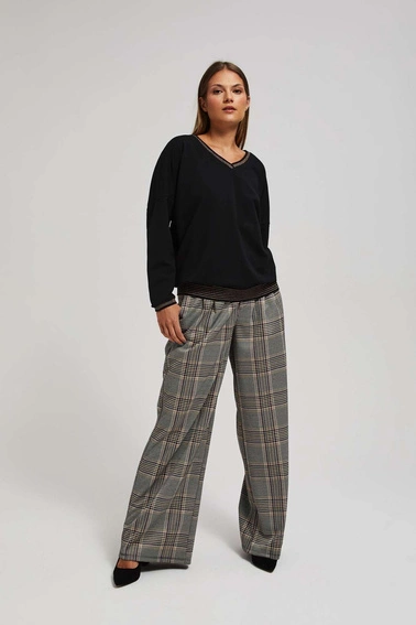 Bluza z dekoltem w serek czarna